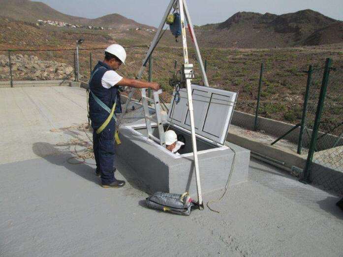 Imagen de archivo de limpieza de un depósito municipal de agua (Foto TA)